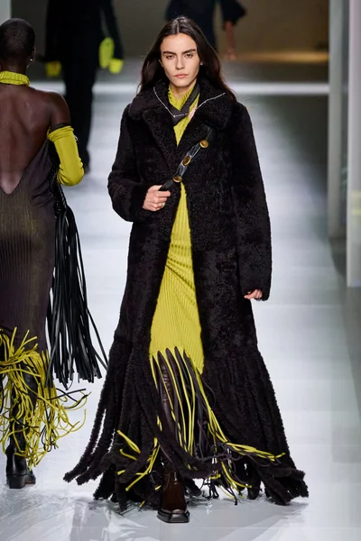 Look 15
